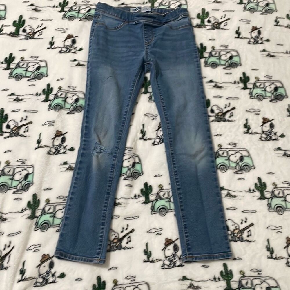 Old navy’s little girl distressed medium wash denim jeans size large (10-12)